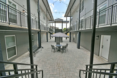 Ingleside-Exterior-Courtyard-1586-1200w